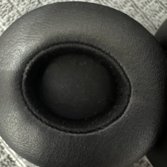 BEATS Solo3 LIKE NEW - Picture 9 of 12